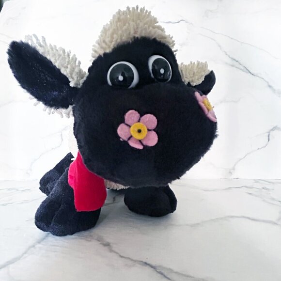 Shaun the Sheep - Vintage Plush with daisies and red scarf. Wallace and Gromit - Picture 2 of 10